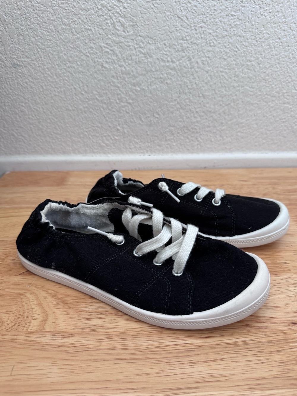 torrid Riley Ruched Sneaker (WW) - Picture 7 of 8